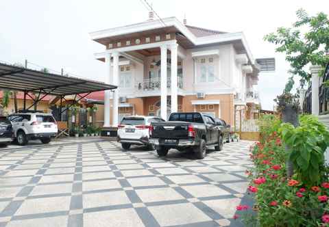 Exterior Buluran Guest House Syariah