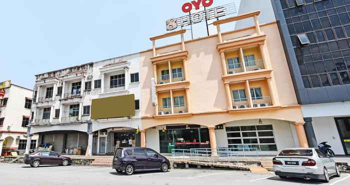 Bangunan OYO 44103 8 Hotel