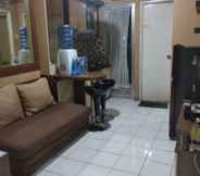 Sảnh chờ 2 2 Bedrooms At Apartment Kalibata City By Raffa Property 3