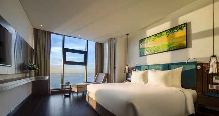 Phòng ngủ Maximilan DaNang Beach Hotel