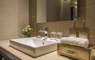 In-room Bathroom 5 Maximilan DaNang Beach Hotel