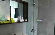 In-room Bathroom 7 Daun Residence Bandung