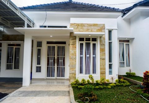 Exterior Villa D'Coopers 5