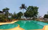 Kolam Renang 6 Chevilly Resort & Camp