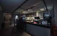 Bar, Kafe, dan Lounge 6 Homesyn Hotel