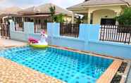 Swimming Pool 2 Baan KamJorn Homestay@Sattahip