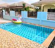 Swimming Pool 2 Baan KamJorn Homestay@Sattahip