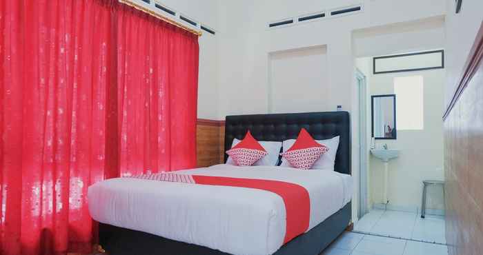 Bedroom OYO 1190 Griya Soeratin Residence Syariah