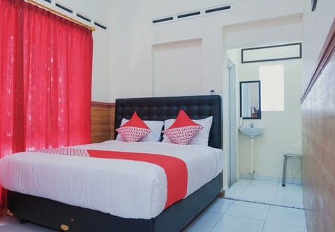 Bedroom OYO 1190 Griya Soeratin Residence Syariah