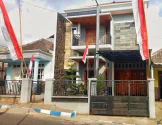 Exterior 2 Mampir Homestay - 4 Bedrooms