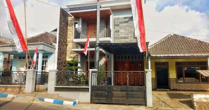 ภายนอกอาคาร Mampir Homestay - 4 Bedrooms