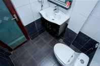 Toilet Kamar OYO 44037 King Park Hotel