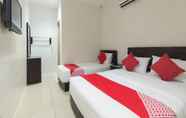 Bedroom 3 OYO 44072 Mines Cempaka Hotel