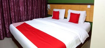 Bilik Tidur 3 SUPER OYO 44054 Holiday Mansion Inn