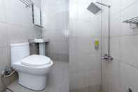 Toilet Kamar OYO 89301 Ys Inn