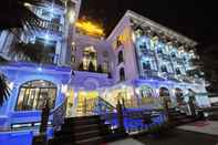 ภายนอกอาคาร Crown Nguyen Hoang Hotel