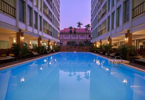 Hồ bơi Smiling Hotel