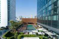 Swimming Pool Carlton Hotel Bangkok Sukhumvit