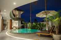 Kolam Renang Curve Guest House