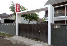 Exterior 6 OYO 1369 Griya Damai Syariah