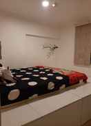 BEDROOM Studio Room Apartemen Modernland by Aya Property