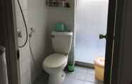 Toilet Kamar 7 Studio Room Apartemen Modernland by Aya Property