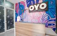 Lobby 6 OYO Flagship 318 K1 UPN Rungkut Madya