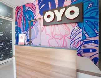 Lobby 2 OYO Flagship 318 K1 UPN Rungkut Madya