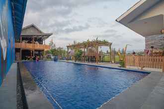 Swimming Pool 4 Hotel Omah Cepit