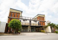Exterior 3 Driggs Suites