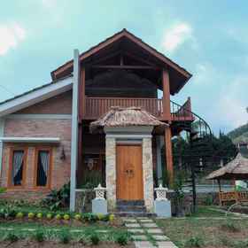 Kampoeng Bali Tawangmangu1 , 飯店Gondangrejo