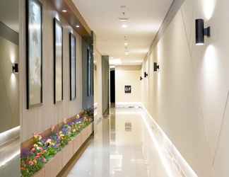 Lobby 2 1 Bedroom Bandara City Apartemen Near Soekarno Hatta Airport