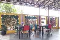 Bar, Cafe and Lounge PURI TORINA Jatinangor