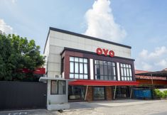 Exterior 2 OYO 1411 Djakarta Hotel Syariah