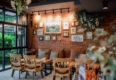 บาร์ คาเฟ่ และเลานจ์ 5 Canvas Family Home