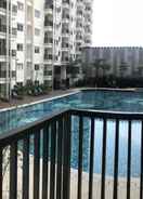 SWIMMING_POOL Apartment Light Signature Cawang By Eti