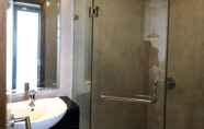 Toilet Kamar 6 Cozy Apartement The Mansion 1 Bedroom Tower Bougenville By Rentaloka