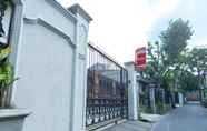 Exterior 4 SUPER OYO 1421 Kasmaran Guest House Syariah