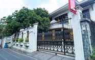 Bangunan 3 SUPER OYO 1421 Kasmaran Guest House Syariah