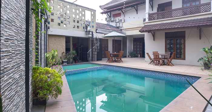 Swimming Pool SUPER OYO 1421 Kasmaran Guest House Syariah