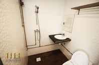 In-room Bathroom JJH Serviced Apartments