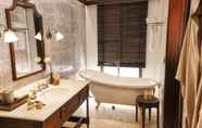 In-room Bathroom 4 Heritage Line - Ylang Cruise Ha Long Bay & Lan Ha Bay