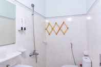 In-room Bathroom Tuyet Lan Hotel