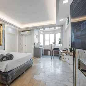 Paradise Apartments 7 1, Khách sạn 2/12-13 Phahon Yothin Rd