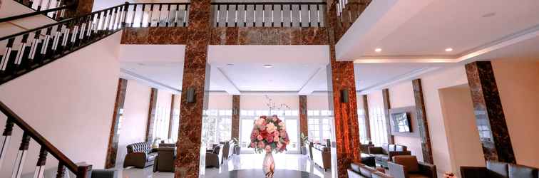 Lobby Portola Grand Renggali Hotel