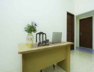 Lobby 2 OYO 1909 Edelweiss Residence Syariah