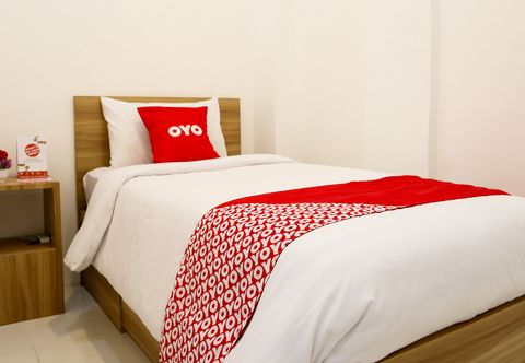 Bedroom OYO 1191 Monalisa Residence And Cafe
