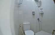 Phòng tắm bên trong 4 Pondok Garuda Inn