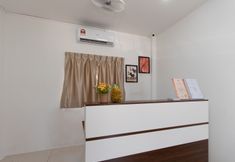 Lobby 7 OYO 44011 Weng Bee Guest House