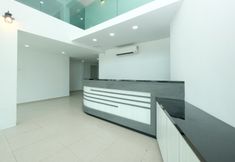 Lobi 5 OYO 44043 First Garden Hotel